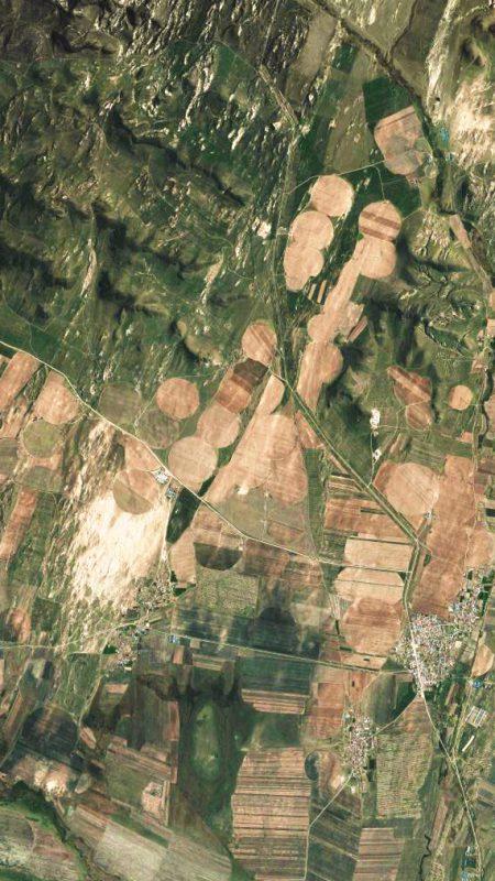 ▲图为锡林郭勒盟多伦县开发的节水灌溉农田。卫星图像来源：天地图